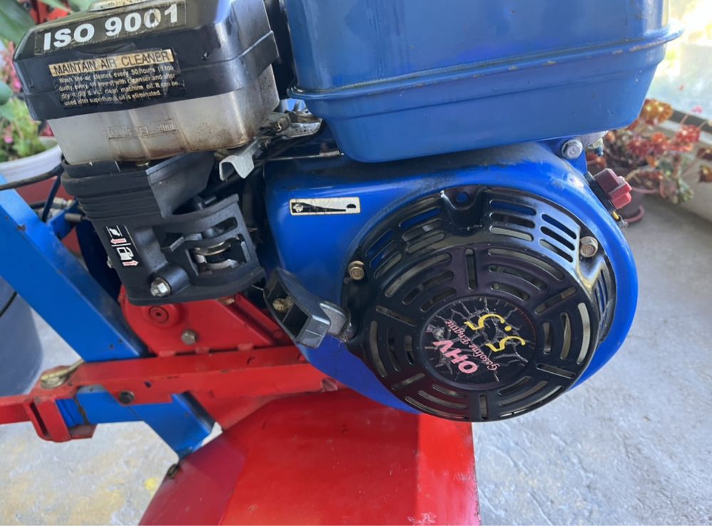 Motoenxada Gemar a gasolina com motor 5.5