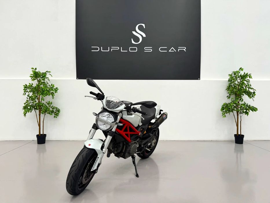 Ducati Monster  796