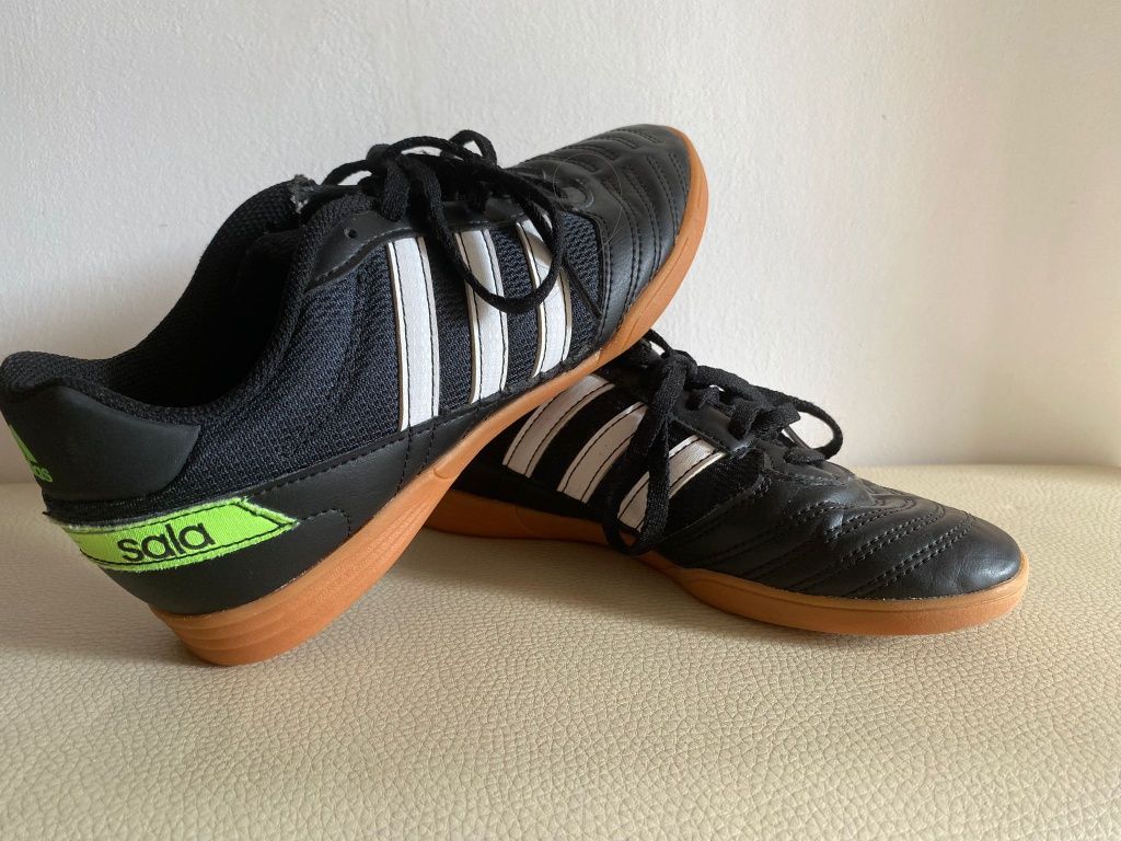 Halówki Adidas rozmiar 36 dlugosc wkładki 22 cm