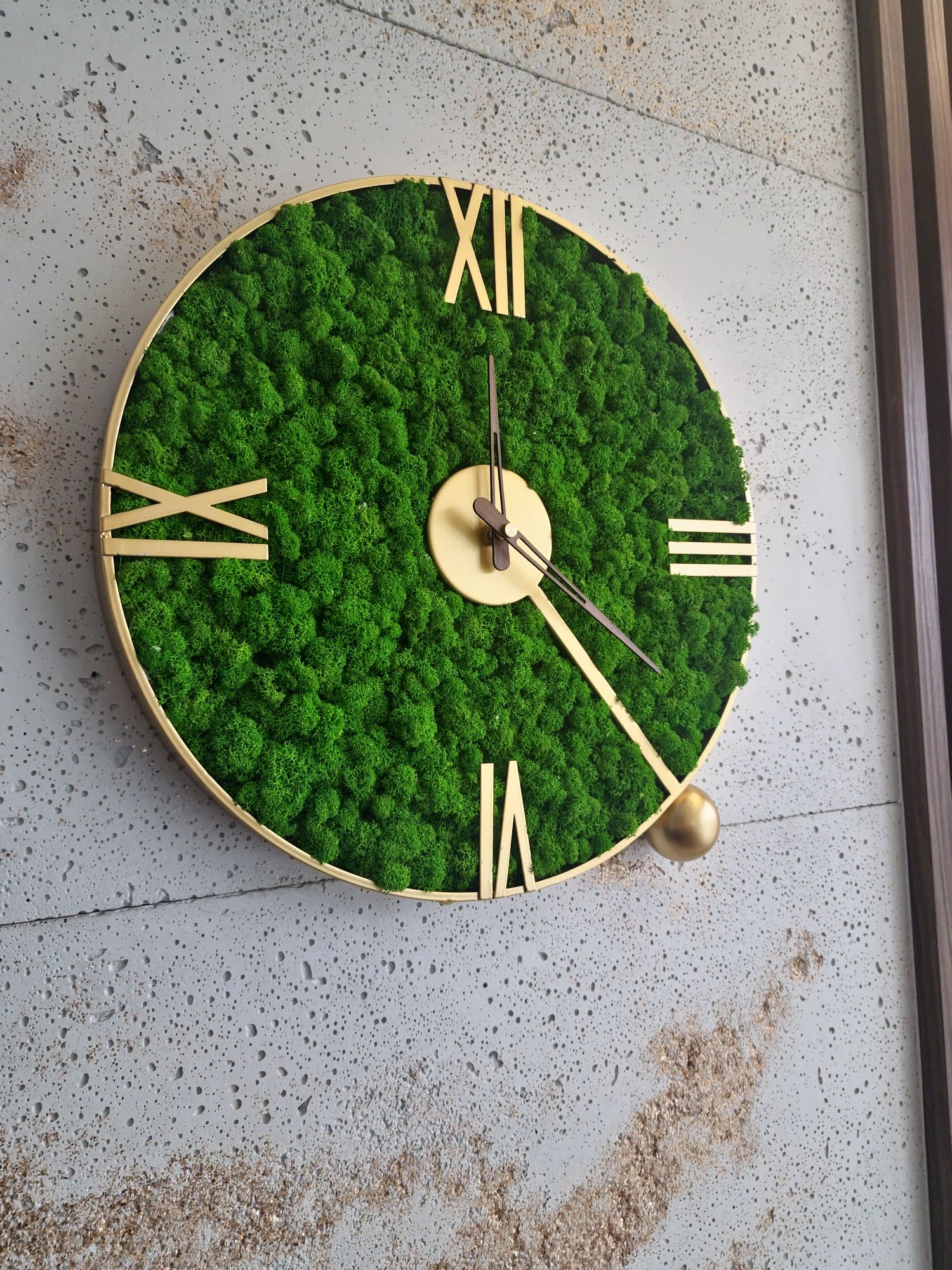 Industrialny zegar złoty z mchem chrobotkiem premium 40 cm