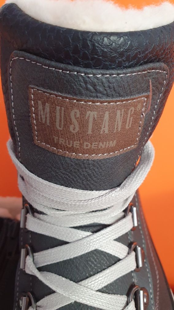 Buty męskie ocieplane Mustang w rozmiarze 44 / wkładka 29 cm