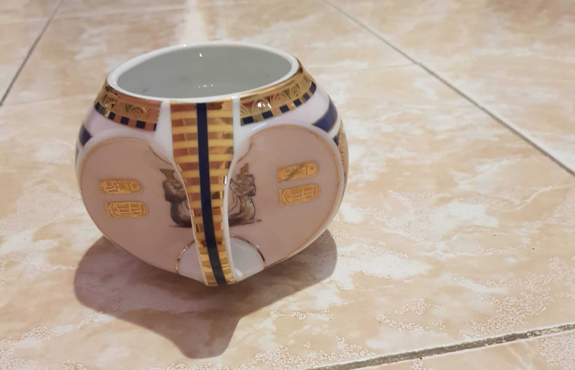 Chávena porcelana fina com imagens egípcias pintada á mão da Limoges