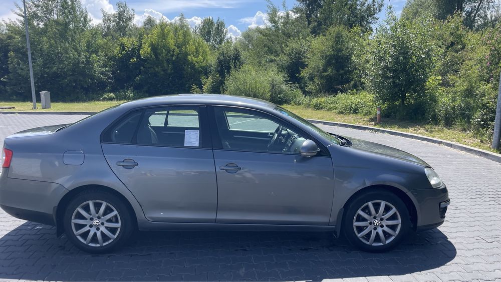 VW Jetta 1.6 MPi 102KM benzyna LPG