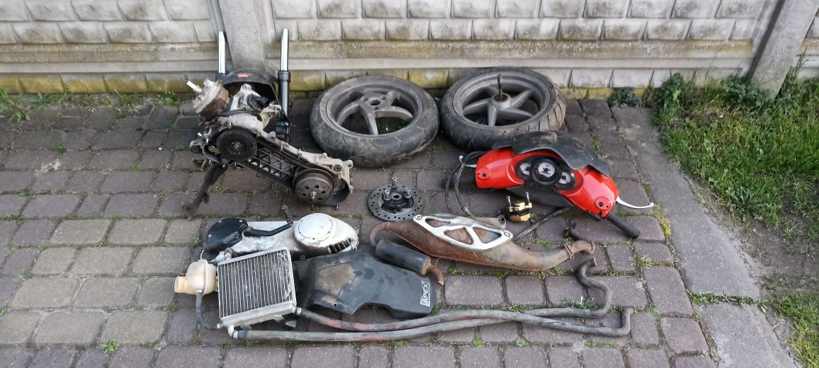 Aprilia SR Silnik Koła Plastiki Lagi Części Piaggio P/G Gaźnik Piasta