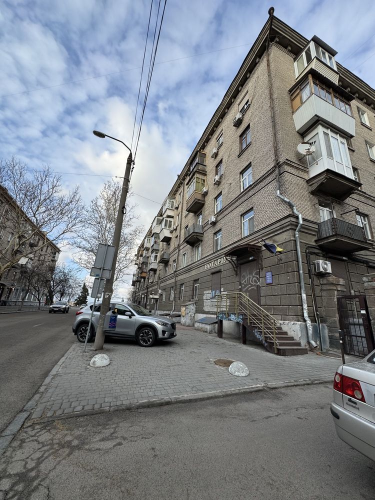 Сдам помещение на красной линии ул. Мономаха Набережная Центр