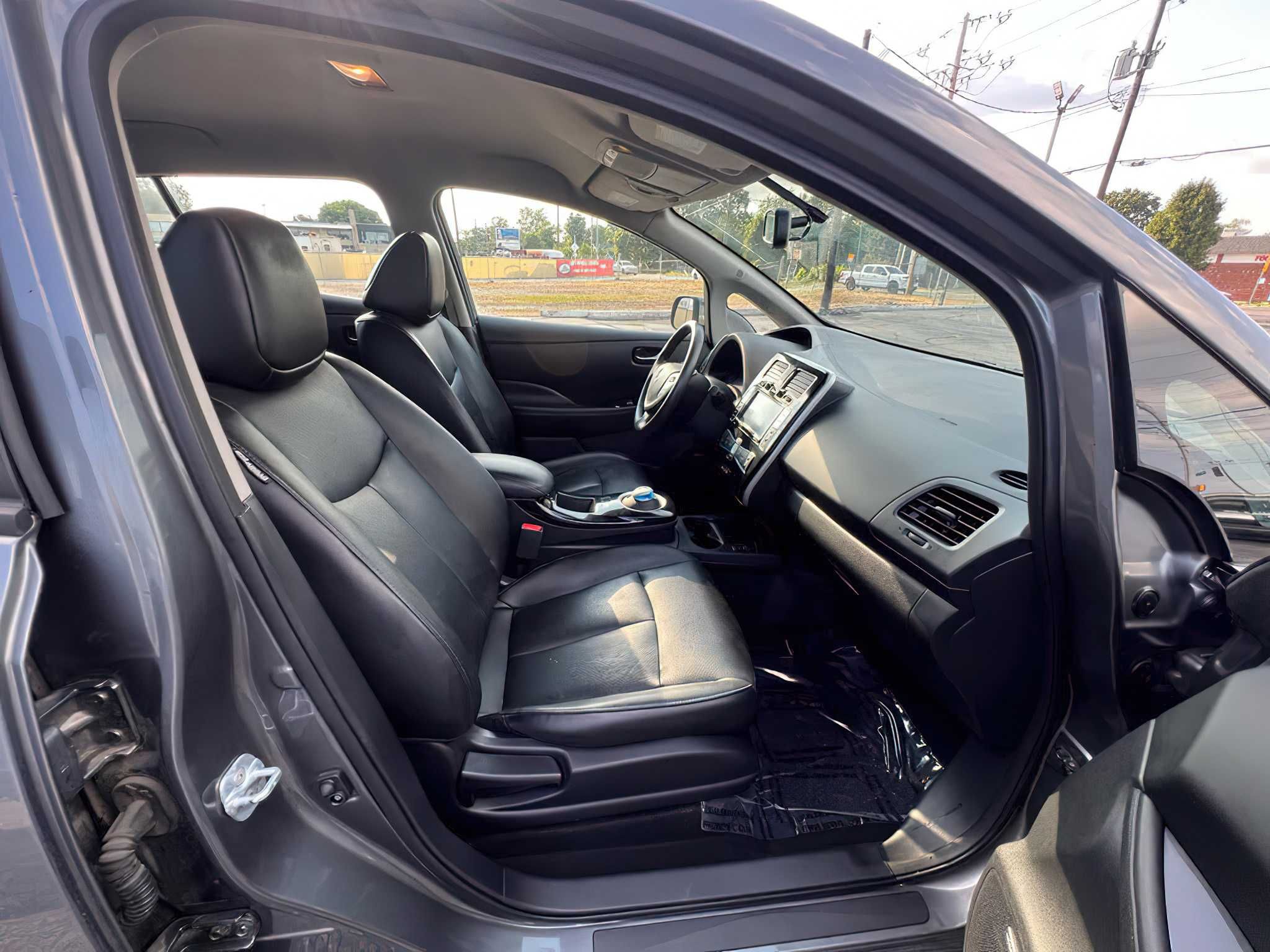 2017 Nissan LEAF SL