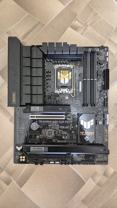 Материнська плата Asus b760-plus  wifi ddr5