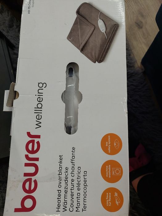 Koc elektryczny Beurer HD Cosy Taupe

Miękki i ciepły koc elektrycz