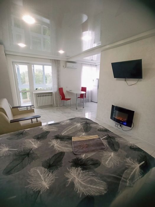 Продам однокомнатную студию по улице Яценка.