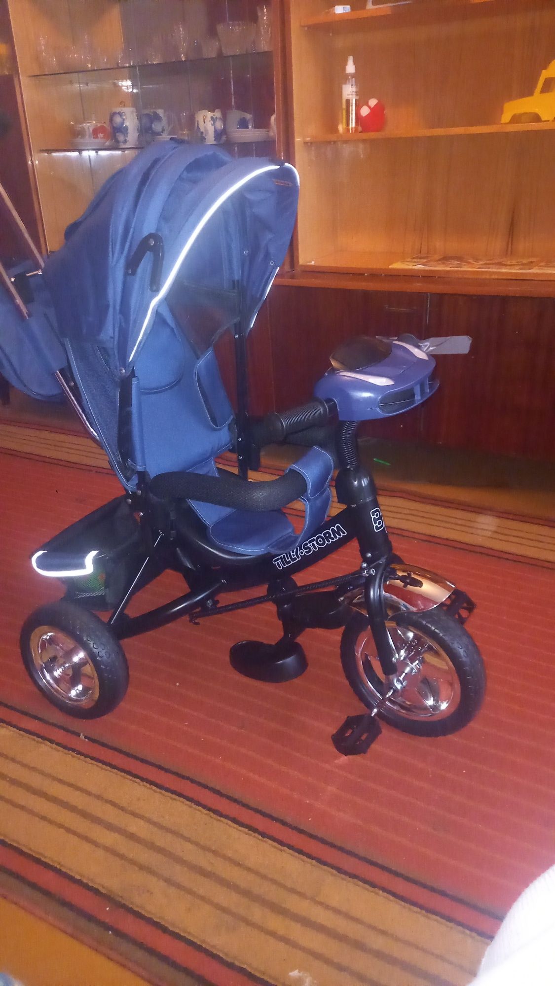 Продам новый дитячий трёх колесний велосипед пользовались 2 недели