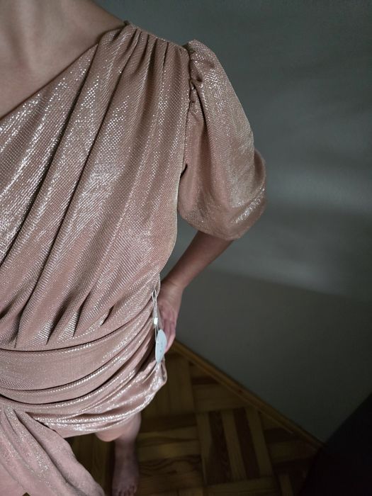 Loola, Nadine - Asymetryczna sukienka z szarfą i bufiastym rękawem