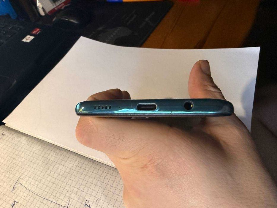 Продам Samsung Galaxy A51 4/128GB чехол у подарунок новий