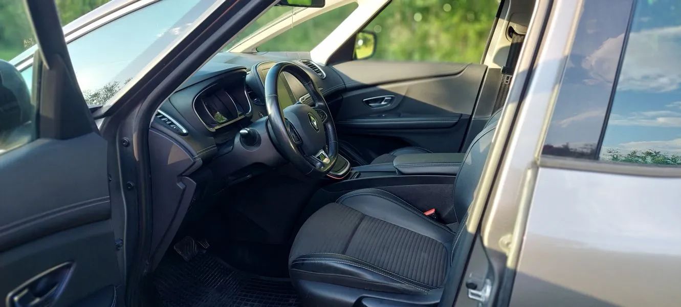 Renault Grand Scenic bogate wyposazenie, automat, 7 osobowy, mały przebieg