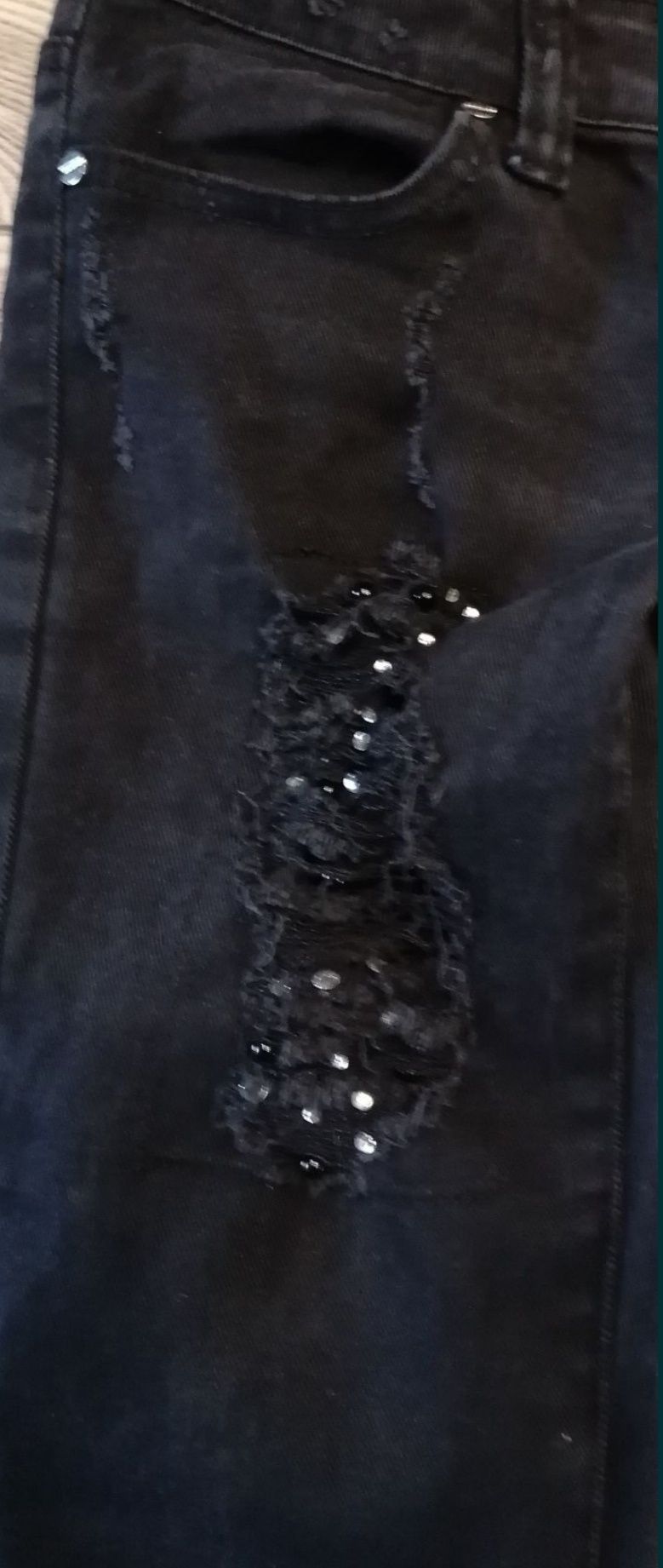 Spodnie WŁOSKIE czarne cyrkonie koraliki modne dziury Jak Nowe M