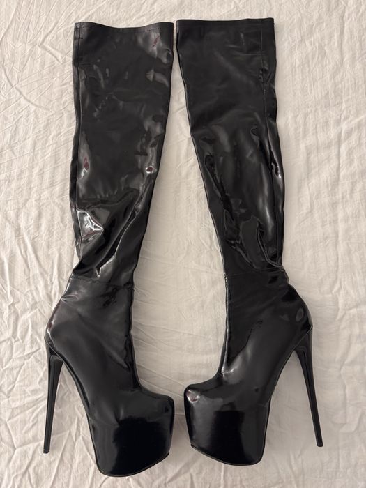 Стріпи  (ботфорди лакові)