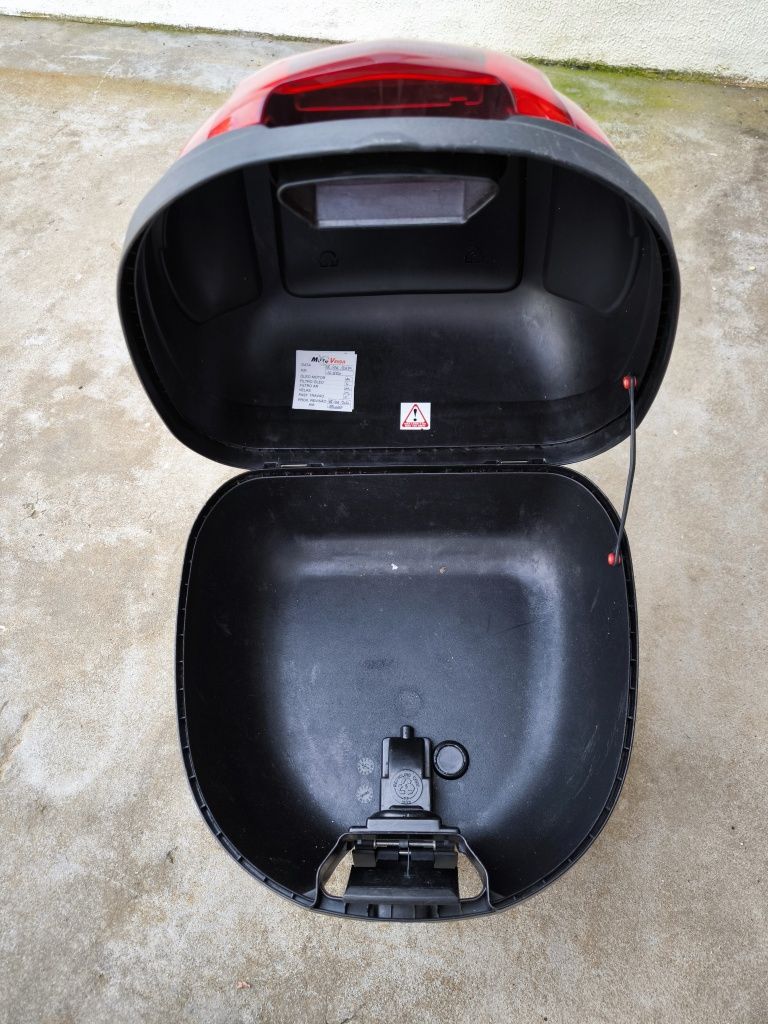Cubby box Givi 32lts usada