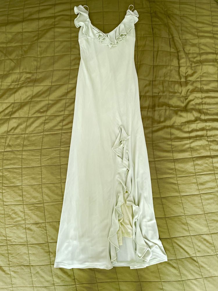 Sukienka pistacjowa suknia wesele rozcięciem