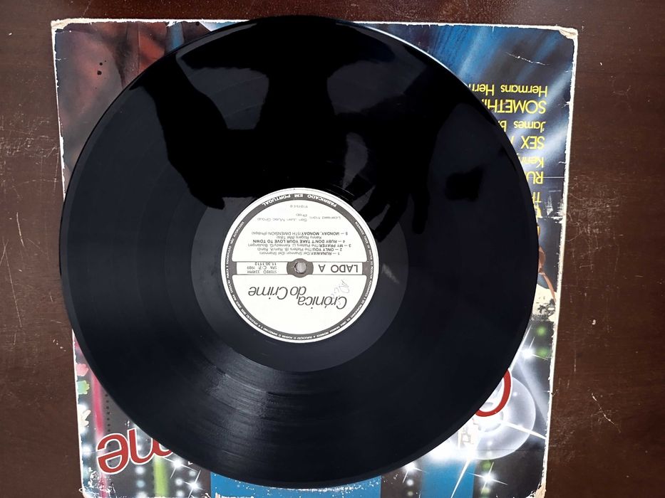 Gira disco e rádio de mala