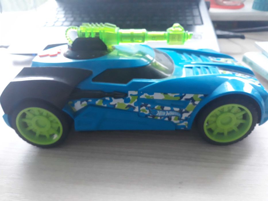 Duży samochód Hot Wheels