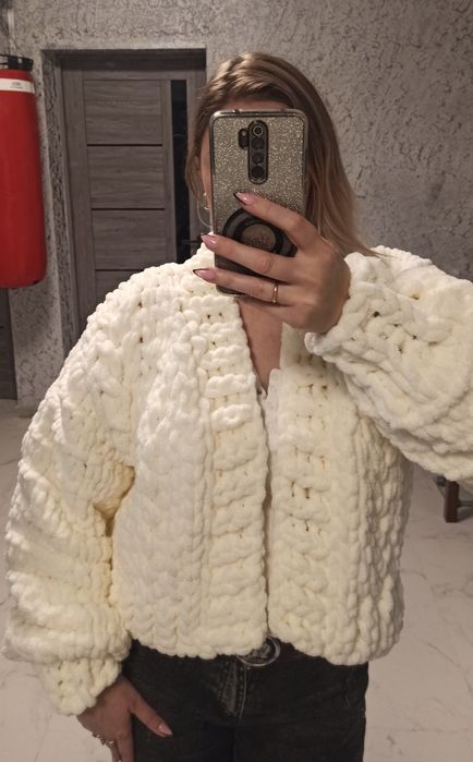 Кардиган в'язаний з плюшевої пряжі