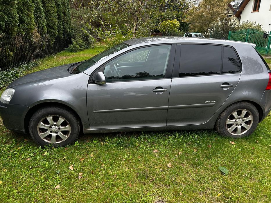 Golf V 2008 LPG.      Rezerwacja