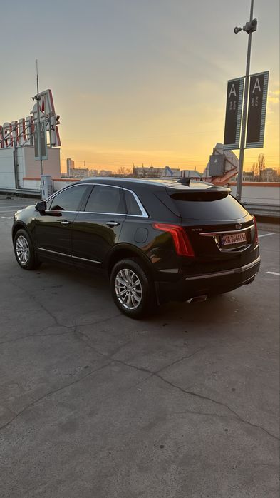 Чорний Каділлак. Пробіг 69000 км Стан нового автомобіля