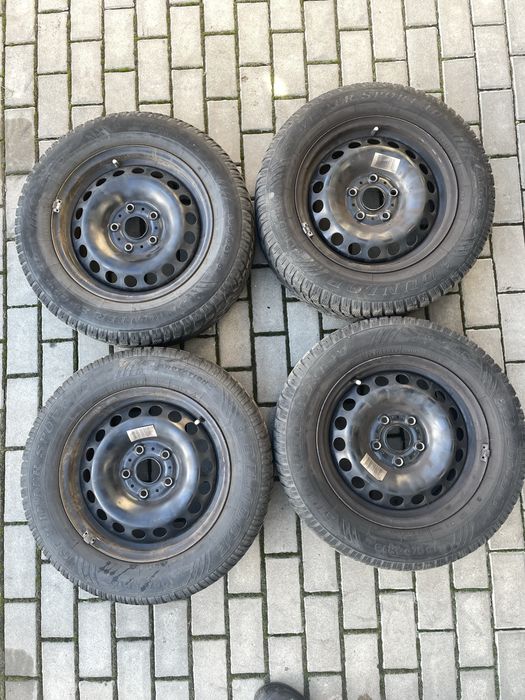 Koła zimowe VW Golf 7 6J 15Cali ET43 DUNLOP 195/65R15 SP Winter Sport