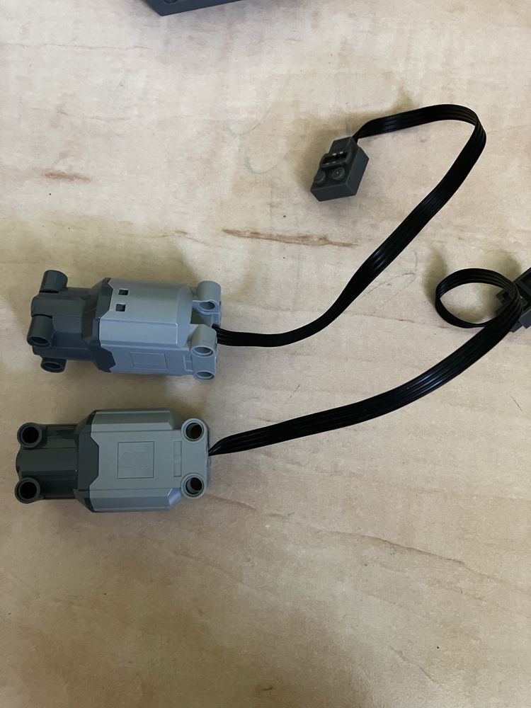 Lego Power Functions 2x silnik, nadajnik, pilot, battery pack, lampki