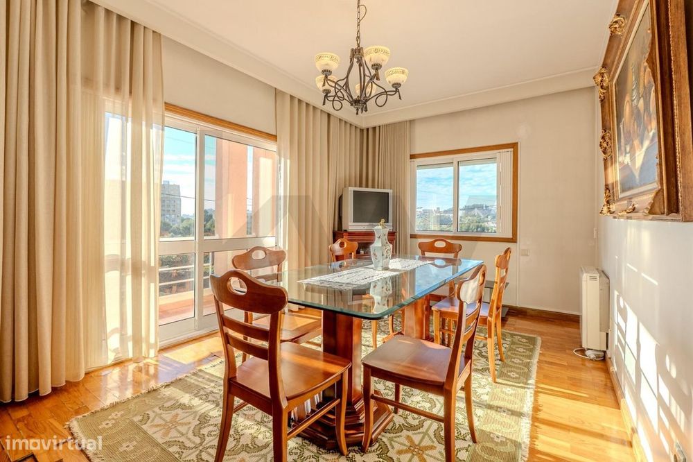 Apartamento T4+1 duplex | Varandas | Garagem fechada | à Marina do Fre