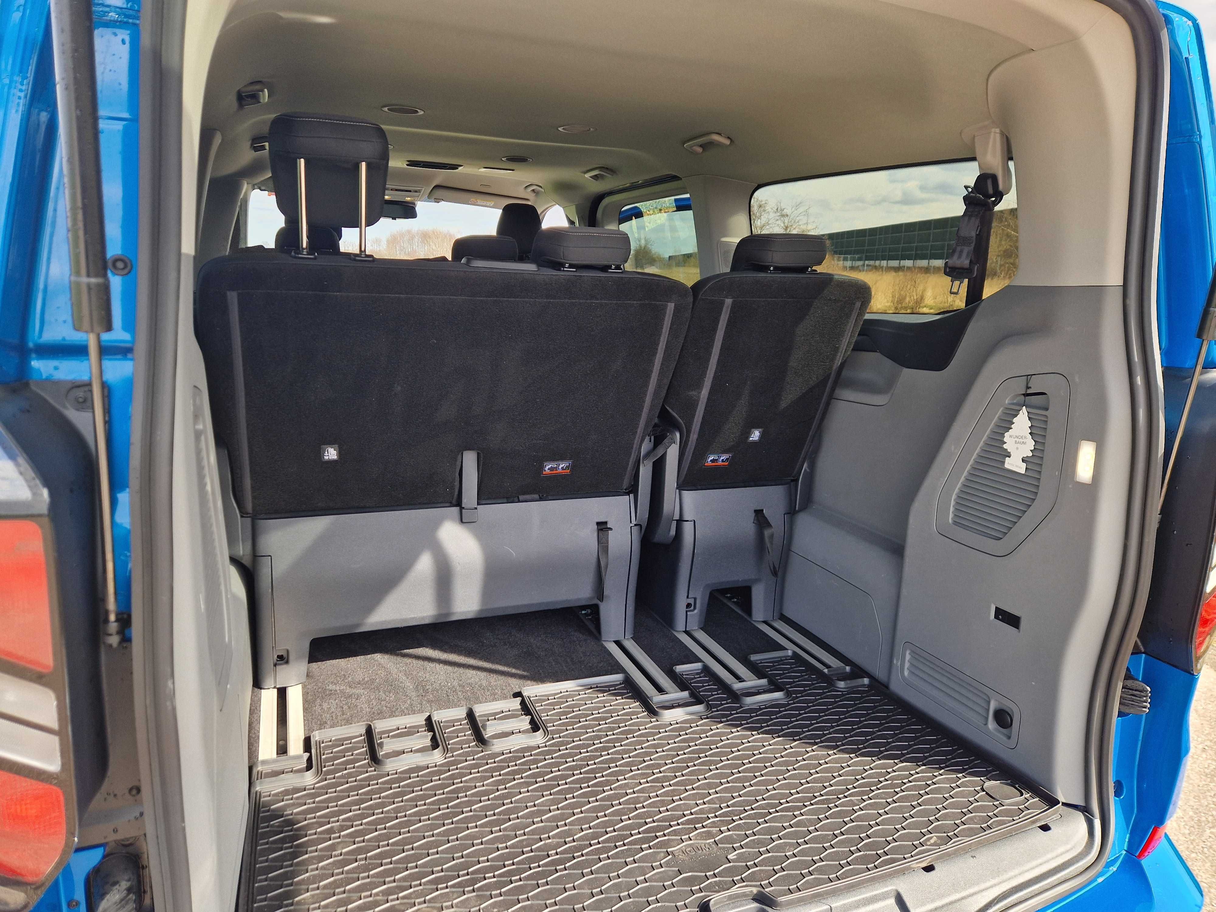 Wynajem BUS NOWY 8 osobowy FORD Tourneo CustomTITANIUM