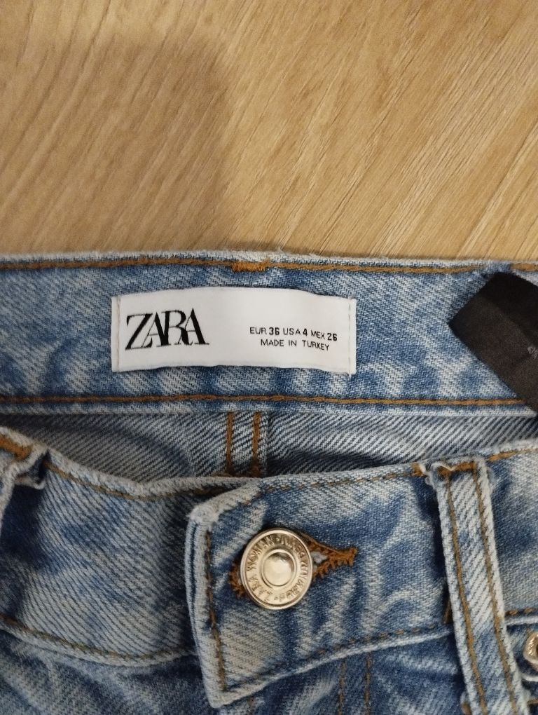 Jasnoniebieskie spodnie jeansowe boyfriendy Zara, r.36(S)