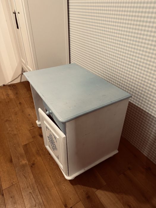 Małe biurko z litego drewna sosnowego