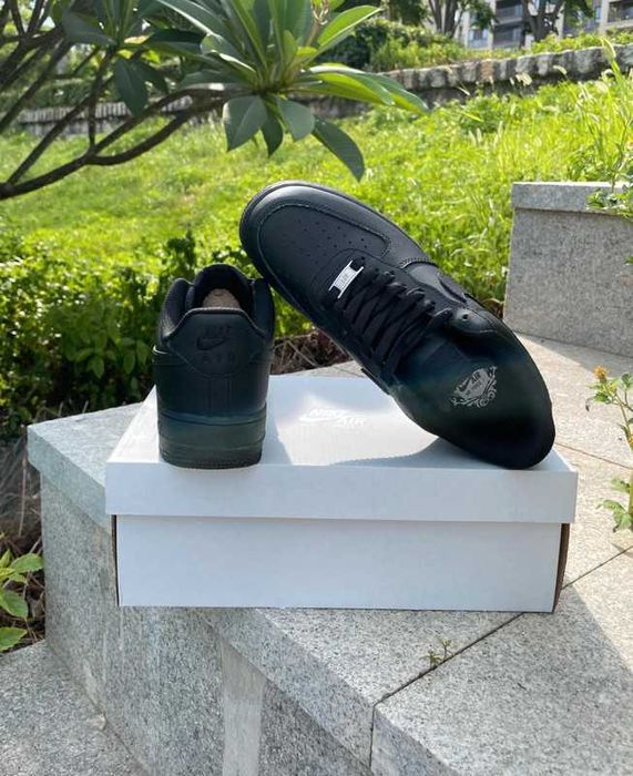 Buty biegania Nike Air Force 1 Black R.39