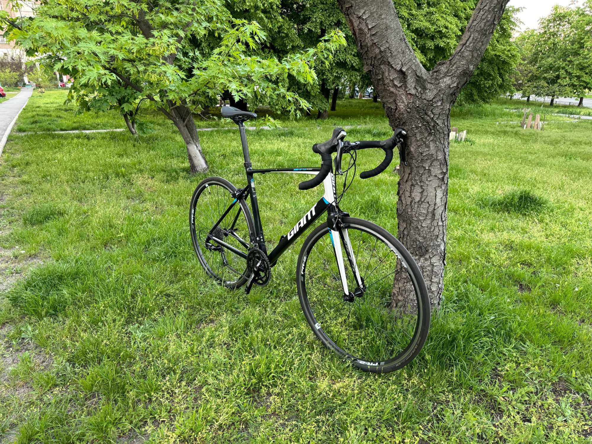 Шосейний велосипед Giant defy 2 shimano 105