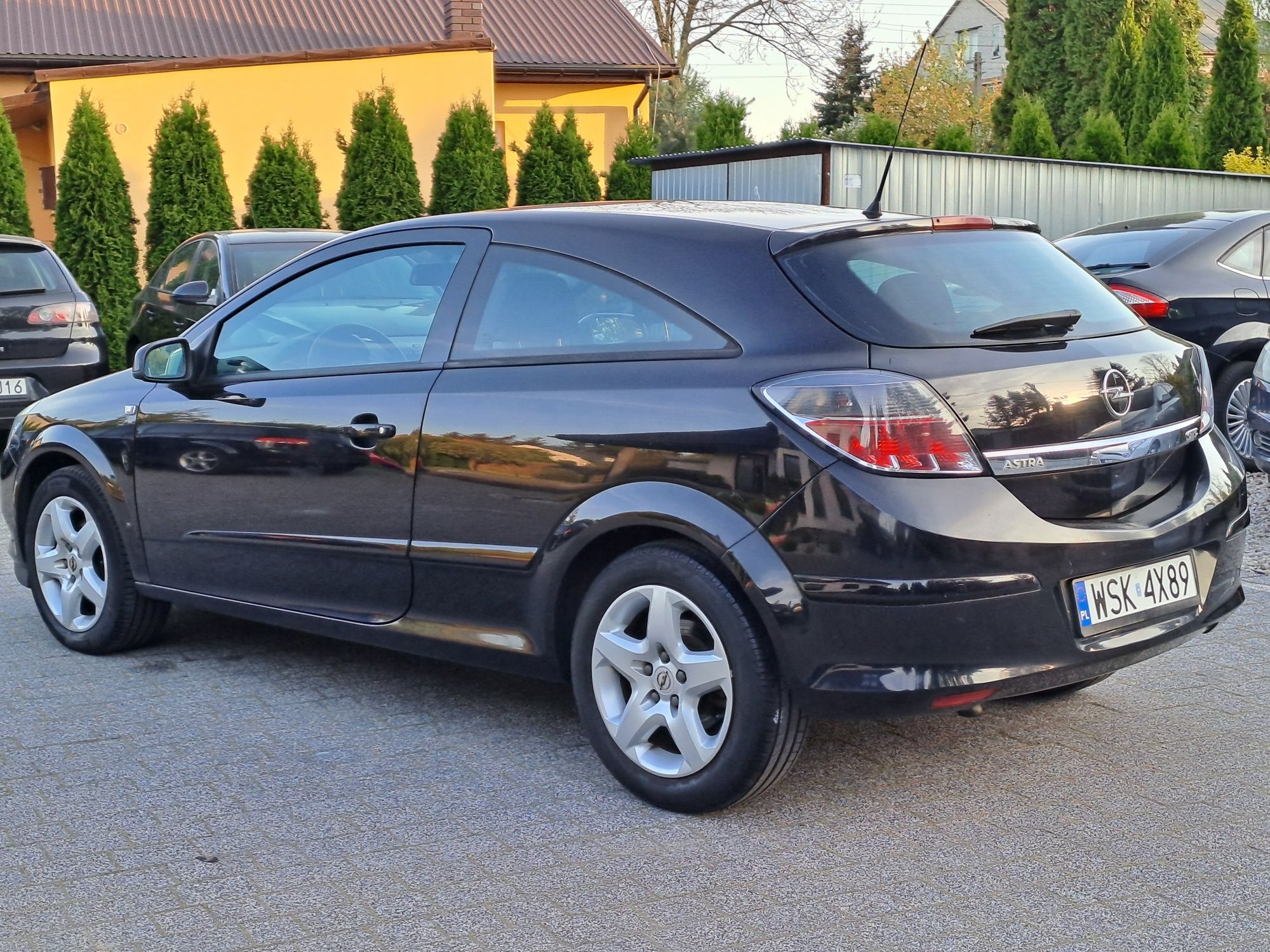 Opel Astra Gtc 1.6 Benzyna Zarejestrowany