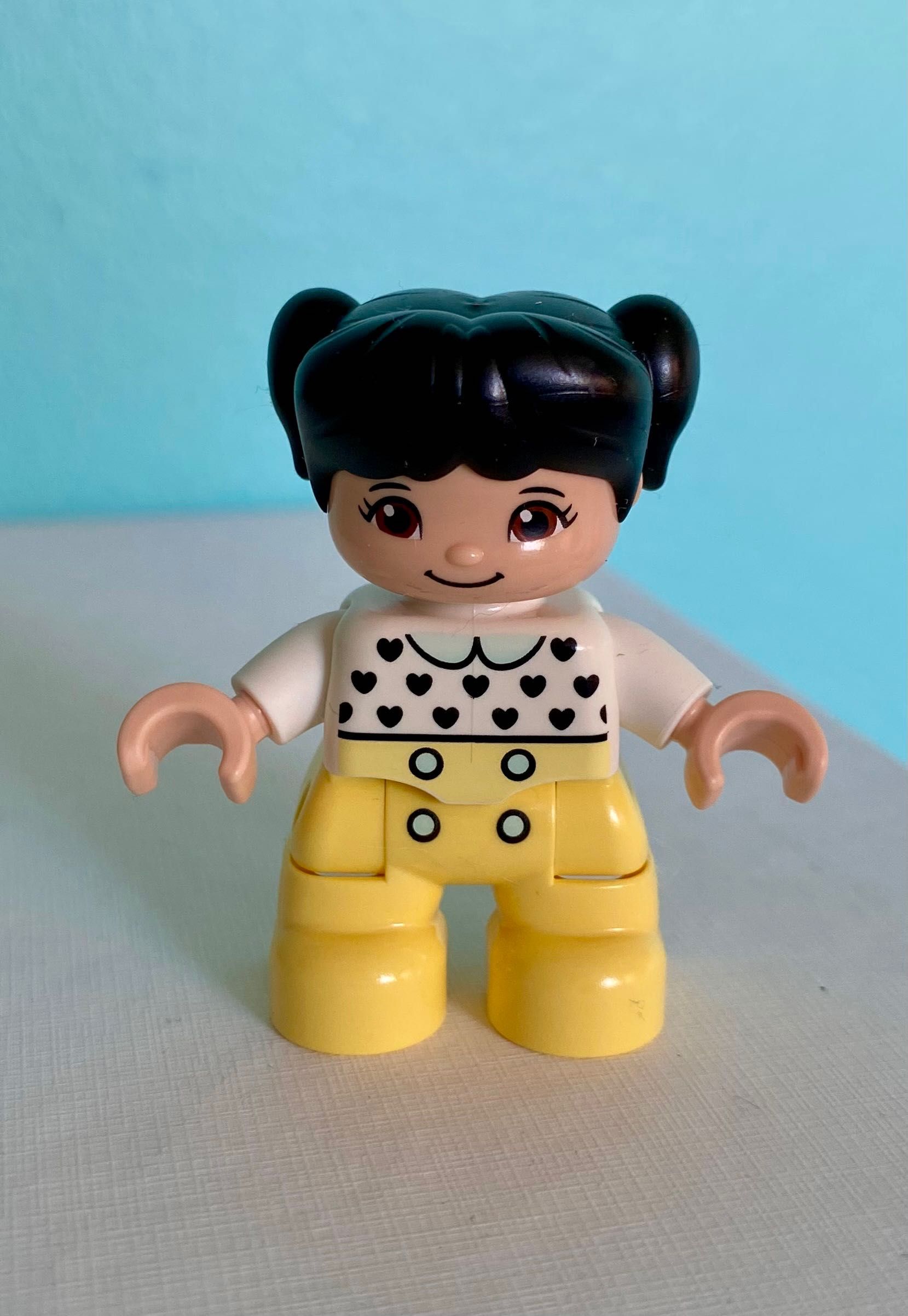 Figurka Lego Duplo dziewczynka z czarnymi włosami