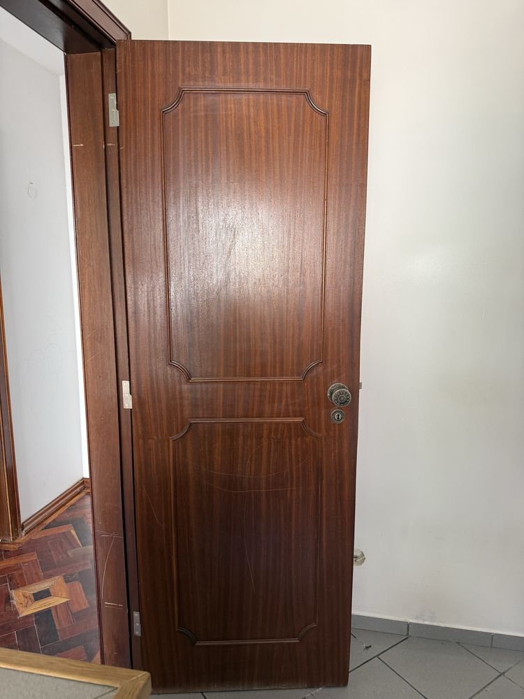Portas de madeira em bom estado