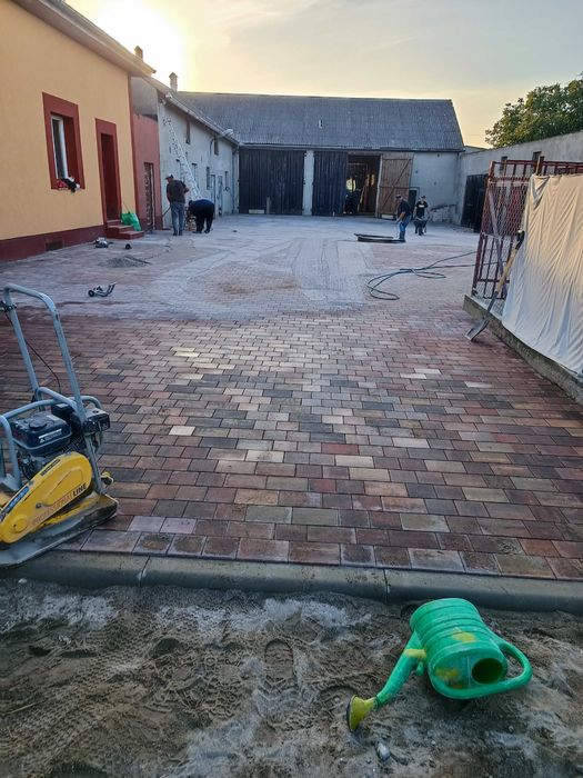 Układanie kostki brukowej