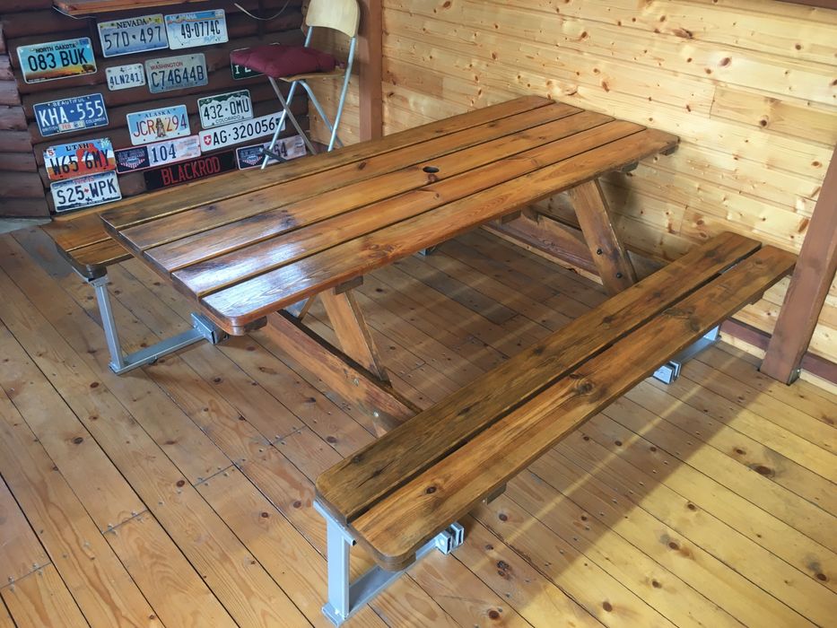 Stół z ławkami bardzo solidne