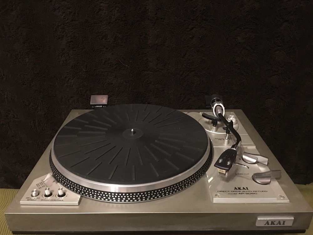 GRAMOFON AKAI AP 206 C (direct drive)