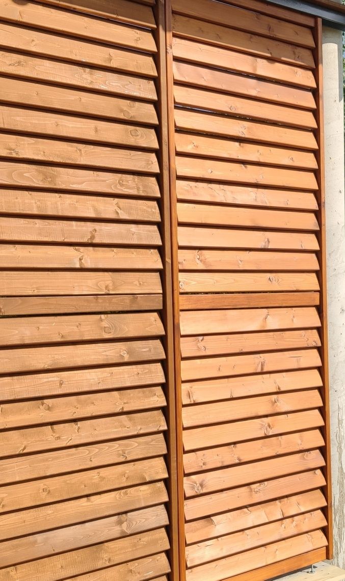 Żaluzje ogrodowe, taras, ruchome deseczki, shutters, szutlersy pergola