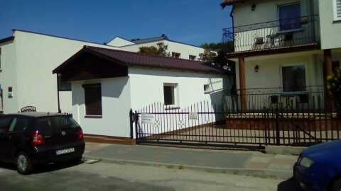 Pokoje, studia, domki . Do morza 200m.