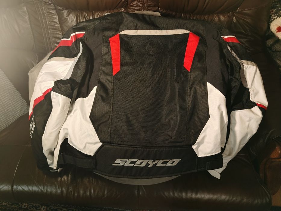 Продам мотокуртку Scoyco
