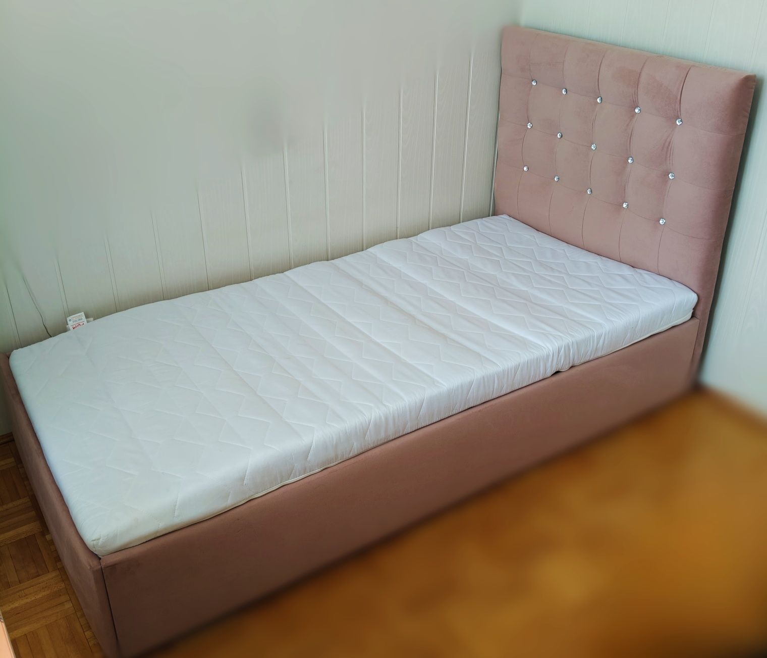 Łóżko tapicerowane 180x90 stan idealny