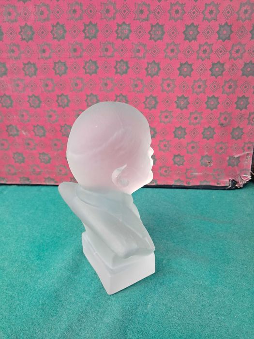 Figura de Lenin em vidro fosco