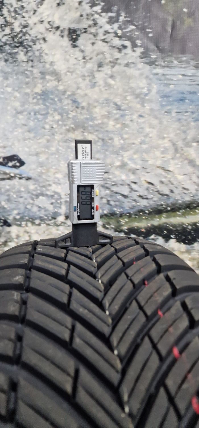 S23 1 x 235/65R17 Toyo Celsius AS2 108W XL opony wielosezonowe demo