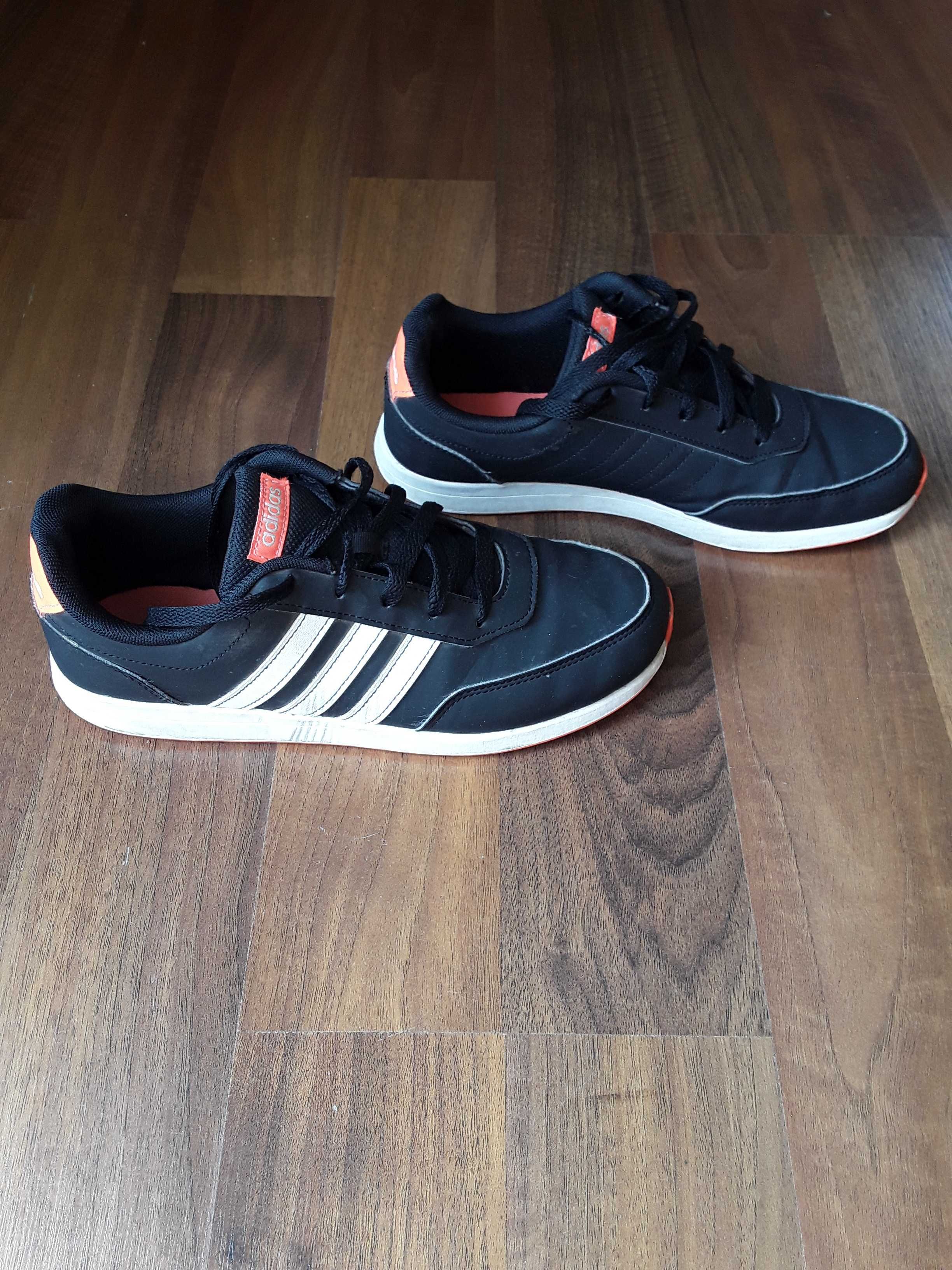 Buty ADIDAS  rozm.  39 1/3, stan bardzo dobry