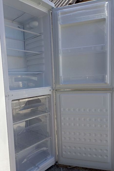 Двухкамерный холодильник