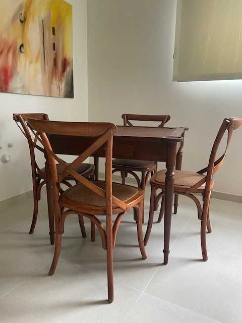 Mesa de jogo com 4 cadeiras Cedak em nogueira e palhinha