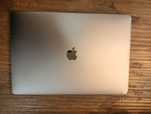 MacBook Pro cinza escuro